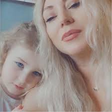 Lynn Vangorder's Instagram, Twitter & Facebook