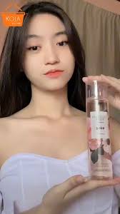 The Victoria's Secret 'Fleur Rose' body mist is a delightful fragrance that  captures the essence of a rose garden in bloom. With a volume of 236 ml,  this body mist offers a refreshing and light scent, ...