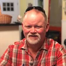 Sending sympathy to the family and friends of Mr. Hensley.....