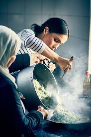 Check spelling or type a new query. Meghan Markle Luftet Das Geheimnis Um Das Blaue Detail An Ihrem Hochzeitskleid Vogue Germany