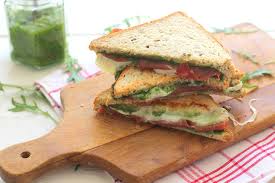 Croque Monsieur Au Four Au Jambon De Parme Mozzarella Et Pesto De Roquette Contes Et Delices