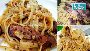 Aglio olio adalah resepi klasik orang orang itali yang bahan utamanya ialah bawang putih dan minyak olive. Resepi Aglio Olio Daging Salai