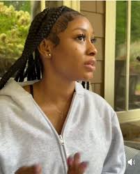 Criticism of glued baby hair girl's behavior