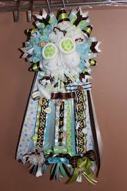 Pin By Angels Nest Designing Elements On Baby Shower Gift Baby Door Wreaths Baby Shower Corsage Baby Shower Mum