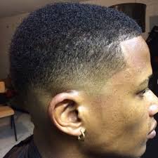 Prenez la partie du front en petit bun. Taper Low Afro Novocom Top