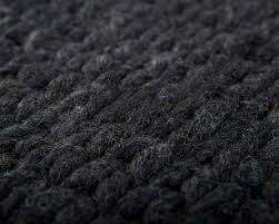 Stricken ist eine alte handwerkskunst. Anthrazit Schwarzer Merinowolle Teppich Handgestrickt