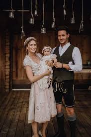 Wie viele dreiecke sind auf dem bild? Hochzeit In Tracht Ratgeber Rohn Moden