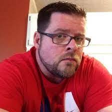 Daniel Kinley's Instagram, Twitter & Facebook