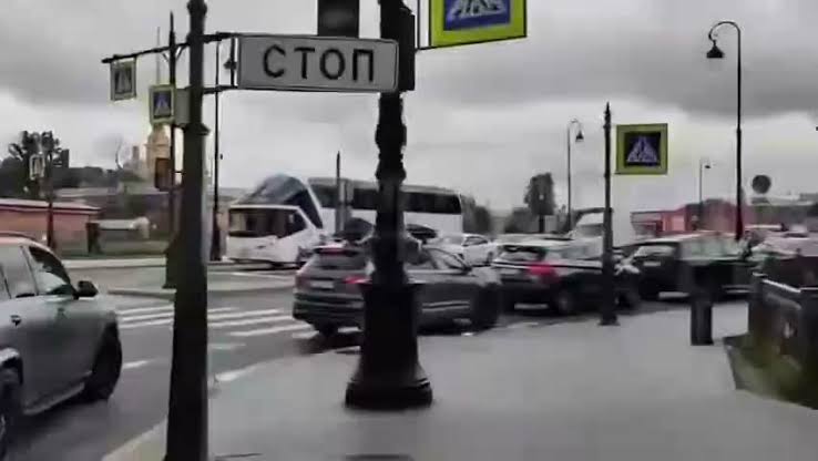 #وزراء_فاشلين🤔, روسيا 🇷🇺 | أزمة الوقود في سانت بطرسبرغ : فقط 55 محطة من  أصل 175 محطة فيها وقود، وسائقو السيارات ينتظرون ما يصل إلى 7 ساعات، وتندلع  مشاجرات في طوابير الانتظار ، أسعار الوقود في السوق ...