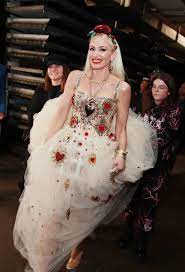 The Best Looks From The 2020 Grammys Gwen Stefani Style Gwen Stefani Gwen And Blake