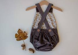 Kinderkleid mit racerback jerseykleid zum selber nahen. Kostenlose Nahanleitung Fur Eine Baby Latzhose Heimgemacht Blog