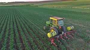 Sidedressing Nitrogen With Cultivation Bonus On This Episode Of How Farms Work Farmlife Agproud Farm Life Tractors Agriculture