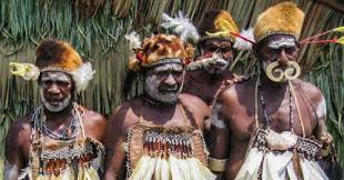 Namun yang banyak dikenal dari suku asmat ini adalah seni ukirnya yang khas. Suku Asmat Bintuni Dan Sentani Berasaldari Pulau A Kalimantanb Sumatrac Papuad Jawa