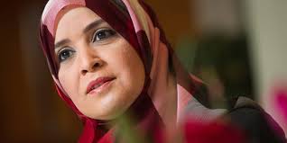 Abou Dhabi, EAU : Amal Al Qubaisi, Présidente du Parlement, une femme au  cœur du pouvoir émirati ! (2/2)