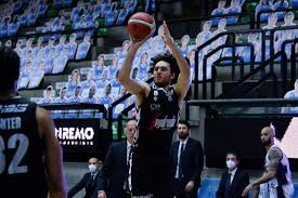 #pajola a 22 anni gioca in questo modo una semifinale di #eurocup. L Anconetano Alessandro Pajola E Campione D Italia Con La Virtus Dedicato A Mia Nonna Cronache Ancona