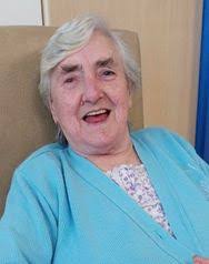 Elliott Bowe's Instagram, Twitter & Facebook