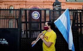 El imprevisto anuncio de nuevas restricciones para frenar el coronavirus realizado ayer por el presidente de la cerrados y 75 personas en el caso de actividades al aire libre. El Peor Momento De La Pandemia Argentina A Dias De Copa America Mediotiempo