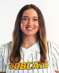 Ellie Hale's Instagram, Twitter & Facebook