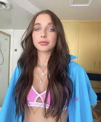 Emma Chamberlain Black And Blond Hair Emma Chamberlain Emma Chamberlain Emma Style Emma
