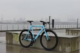 Singlespeed Fixie Bike Im Leuchtenden Blau Aus Hamburg Das Blizz Into The Blue Von Bonvelo 2020