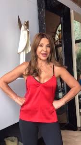 Amparo grisales es una mujer fuerte, pero no oculta el dolor del reciente fallecimiento de su madre, una mujer a la cual le dedica mi sabía. Grupo Coomeva Invitacion Amparo Grisales En Cuerpo Y Alma Facebook