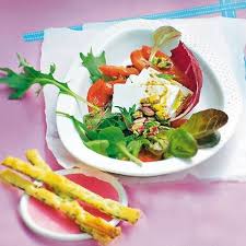 Gebratener Paprikasalat Mit Schafkase Und Oliven Grissini Rezept Paprika Salat Paprikasalat Rezepte Mit Feta