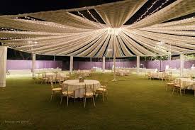 Understated Hindu Christian Wedding At Laxmi Vilas Palace In 2020 Wedding Backdrop Decorations Wedding Decor Inspiration Home Wedding Decorations