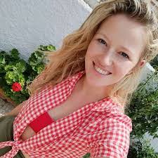 Carmen Slade's Instagram, Twitter & Facebook