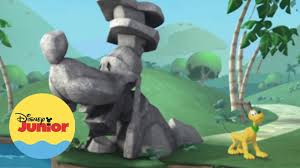 Es protagonizada por el personaje mickey mouse de la serie homónima de la empresa disney. La Estatua Donde Esta Pluto La Casa De Mickey Mouse Youtube