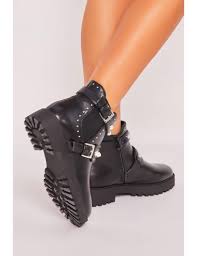 Aliexpress te ayuda a encontrar bottine sangle a perle con ofertones para sacar el máximo partido a. Bottines Noires Avec Perles Blanches From Brentiny Paris On 21 Buttons