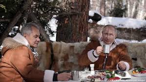 He grew up with his family in a communal apartment, attending the local grammar and high. Wladimir Putin Beim Impfen Kamerascheu Aktuell Europa Dw 23 03 2021