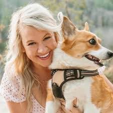 Kate Hensley's Instagram, Twitter & Facebook