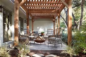Episode 3 Season 5 Hgtv S Fixer Upper Chip Jo Gaines Backyard Guest Houses Exterior House Renovation House With Porch
