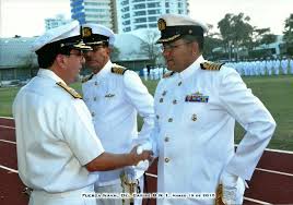 Capitán de fragata, empleo militar de la armada equivalente a teniente fragata — sustantivo femenino 1. Cyber Corredera