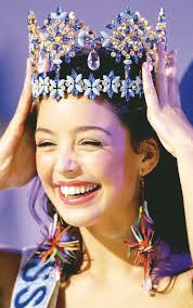 Azra Akın'ı Dünya Güzeli yapan 20 TL'lik elbise