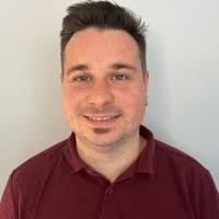 80+ perfiles de «Brais Martinez»