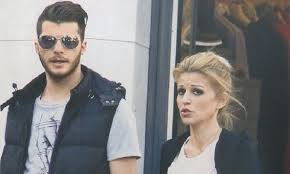 Episimo fan page tou louca gia opion thelei na epikoinonisei mazi tou i gia na mathei ta nea tou. Elena Rapth Loykas Giwrkas Kanoyn Tis Diakopes Toy Pasxa Sthn Kypro