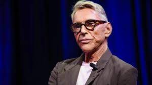 Für wolfgang joop ist es ein äußerst verlockendes angebot, hat er doch ständig heimweh nach dem hof in potsdam, wo er seine kindheit verbrachte. Wolfgang Joop Er Musste Operiert Werden Stern De