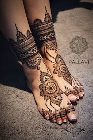 Pin By Marina Aminou On Henna Latest Bridal Mehndi Designs Legs Mehndi Design Wedding Mehndi Designs