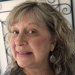 Phoebe Pettit's Instagram, Twitter & Facebook