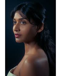 🌟 Meet the second place winner of the 2025 Louise Bentall Biennial Award🌟  Ashvini Sundaram is a Vancouver-based contemporary dance artist  specializing in bharatanatyam. Her diverse upbringing as a  fourth-generation Indian-Singaporean and