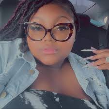 Lauren Elizabeth McGlothlin updated her profile picture.