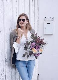 Newchic offer quality men jeans blazers at wholesale prices. Casual Chic Im Herbst Blazer Bluse Jeans Und Ein Bund Blumen Daisiesandglitter