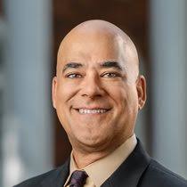 Patrick Rees '05 receives ElonComm's Outstanding Alumnus Award