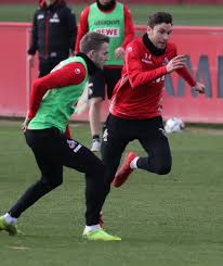 Lukas podolski erinnert alle, dass auch jonas, wie mal lukas auch, für den. Nach Hochzeit In Koln Fc Kapitan Hector Zeigt Seinen Ehering Bundesliga Bild De