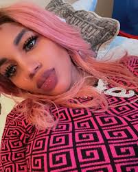 Isabelle Dodson's Instagram, Twitter & Facebook