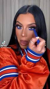 Claudia Roa's Instagram, Twitter & Facebook