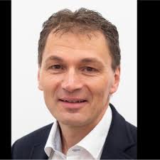 Hurra das Diplom ist da 🍾🎉 Mit dem erfolgreichen Abschluss des Höheren  Wirtschaftsdiploms habe ich einen grossartigen Meilenstein erreicht! Jetzt  ist der Grundstein für die nächsten zwei Jahre…