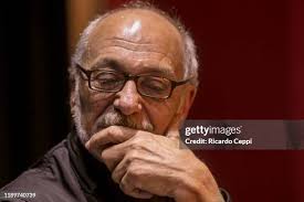 Silvia Legrand takes her sister Mirtha Legrand by the hand during an...  News Photo