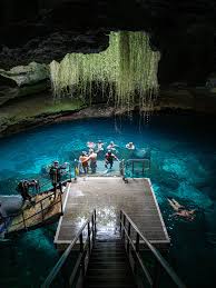 Devil's Den, Florida had been on our “if we're anywhere nearby, we HAVE to  go” list ever since we first heard about it—and it absolutely lived up to  the hype. A prehistoric
